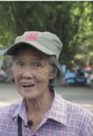 不識(shí)字的76歲陽(yáng)朔老奶，學(xué)習(xí)十國(guó)語(yǔ)言，被外國(guó)游客稱是中國(guó)最好的<em>導(dǎo)游</em>