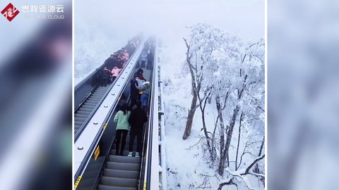 <em>排隊</em>2<em>小時</em><em>卻</em>遭旅游團插隊
