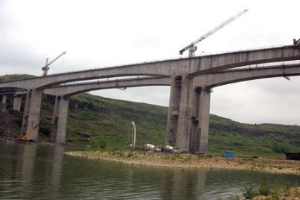 梁<em>橋</em>—以受彎為主的主梁作為承重構件的<em>橋梁</em>
