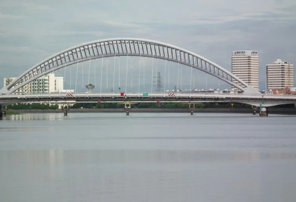 下承式<em>橋</em>—橋面系在<em>橋</em>跨承重結構下面的<em>橋梁</em>
