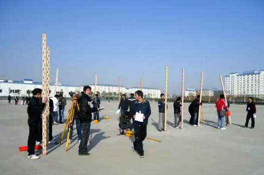 水準測量—用水準儀和水準尺測定地面上<em>兩點</em>間高差<em>的</em>方法