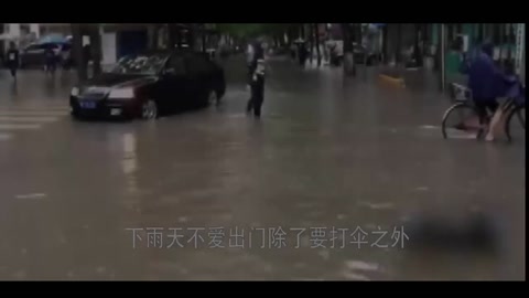 奇葩喝水馬路，一分鐘能喝4噸水！洪澇積水問(wèn)題不存在的，太神奇！