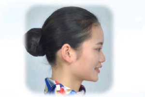 <em>民航</em><em>服務(wù)</em><em>禮儀</em>——<em>女性</em>盤(pán)發(fā)<em>要求</em>——側(cè)面