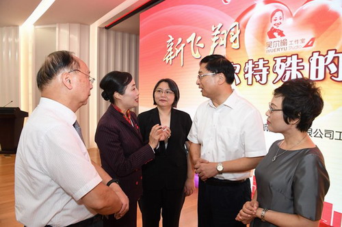 全國勞模、上航乘務(wù)員吳爾愉