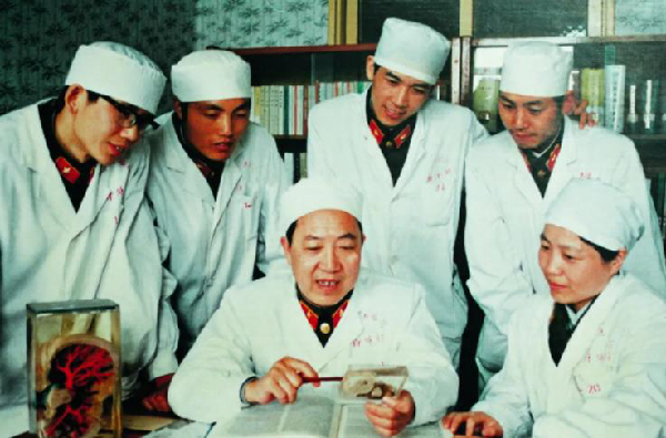 <em>中國</em>肝膽外科之父 吳孟超 為國為民披肝瀝膽