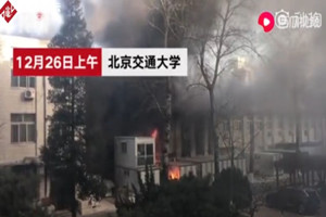 某高校實(shí)驗(yàn)室進(jìn)行垃圾滲濾液污水處理科研實(shí)驗(yàn)期間，實(shí)驗(yàn)<em>現(xiàn)場</em>發(fā)生<em>爆炸</em>