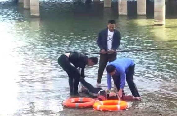 跳湖救人+心肺復蘇，張清光<em>這</em><em>波</em>操作英勇，更專業！