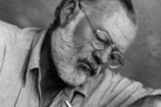 美國當代小說家，<em>諾貝爾</em><em>文學獎</em>獲得者—海明威