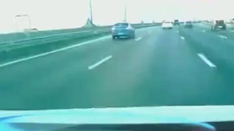<em>車輛</em>跑偏導致的<em>交通事故</em>，令人害怕！