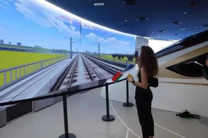 授課圖片—<em>復(fù)興號(hào)</em><em>動(dòng)</em><em>車組</em>模擬駕駛—中國館