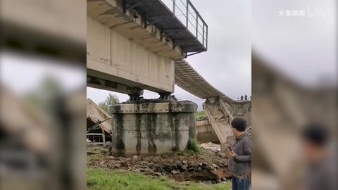 汛期行車案例——因<em>降雨</em>引發山洪（朝烏鐵路一處橋梁被沖毀，部分列車停運）