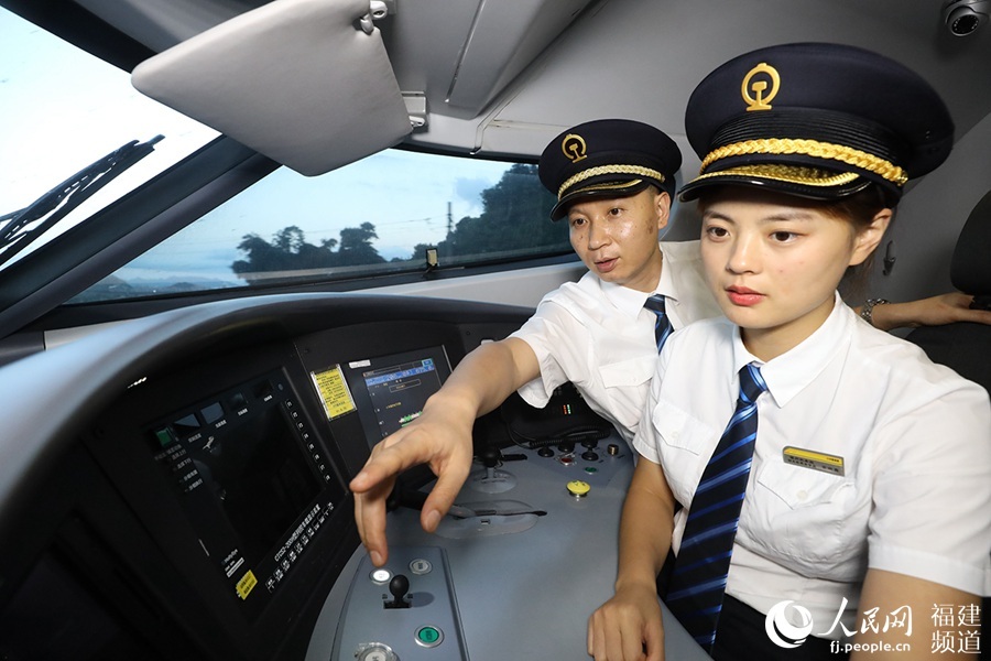 女動車組司機(jī)—金婉鑫