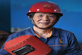 “<em>七一</em><em>勛章</em>”獲得者艾愛國：當(dāng)工人就要當(dāng)一個(gè)好工人