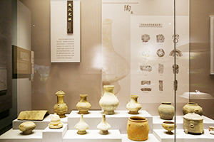 民族工藝品制作<em>專業</em>：《〈青瓷<em>香</em>器設計與制作—“五愛”鑄魂、德技并修〉<em>思</em><em>政</em>探索》<em>課程</em><em>思</em><em>政</em><em>案例</em>