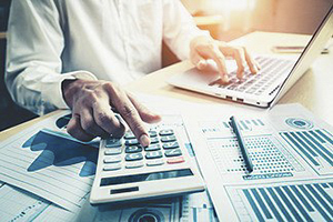 <em>電子商務(wù)</em><em>專業(yè)</em>：《<em>網(wǎng)店</em><em>運(yùn)營</em>推廣》<em>課程</em><em>思</em><em>政</em>案例