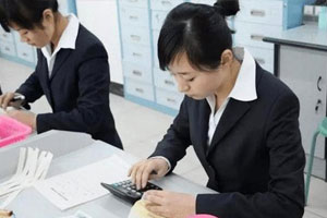 <em>社會工作</em>專業：《<em>社會工作</em>導論—從專業倫理入手，自然聯結知識教育<em>與</em><em>思</em>政教育》<em>課程</em><em>思</em><em>政</em><em>案例</em>