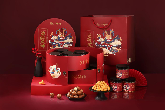 百草味X國(guó)家寶藏IP產(chǎn)品“運(yùn)滿乾坤”